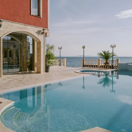 Rich Collective Apartman