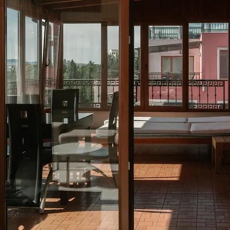 アパート Rich Collective